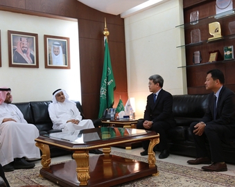 中心团组赴沙特阿拉伯拜访政府机构与区域组织