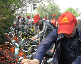 成都分中心开展“有序停车 文明出行”志愿者服务活动