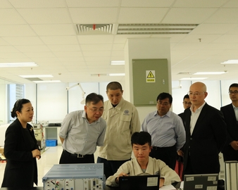 中检集团总裁李忠榜到上海分中心考察调研