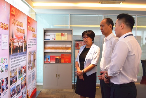 参观党员活动室