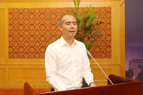 董事长-等大图 董事长-等大图