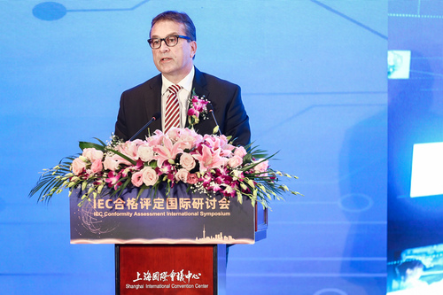 图片5IECEE主席Mr. Wolfgang NIEDZIELLA