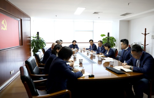 第一届党委理论学习中心组召开了扩大学习会