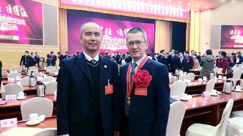 中检集团董事长许增德与张宏同志合影