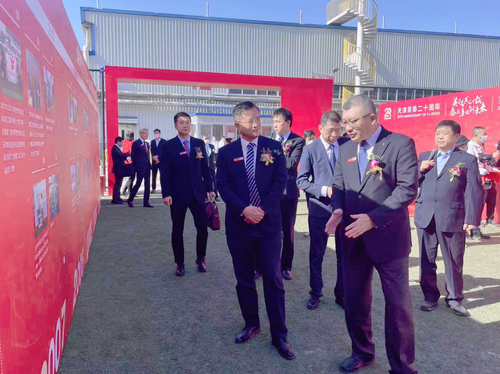 中国质量认证中心向天津英泰汽车饰件有限公司成立20周年庆祝活动颁发碳中和证书3