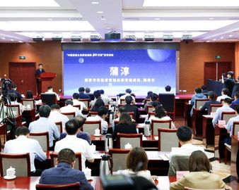 认证中心为中国质量认证第一百万家获证组织颁发证书