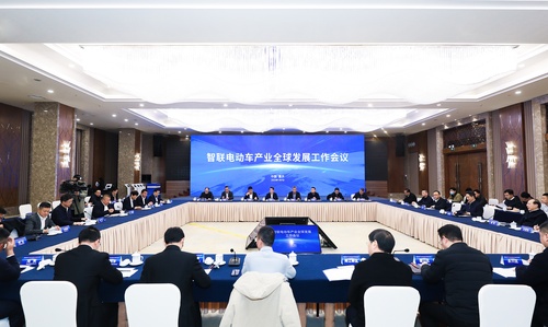 中国质量认证中心参加智联电动车产业全球发展工作会议并在会上签署战略合作协议1