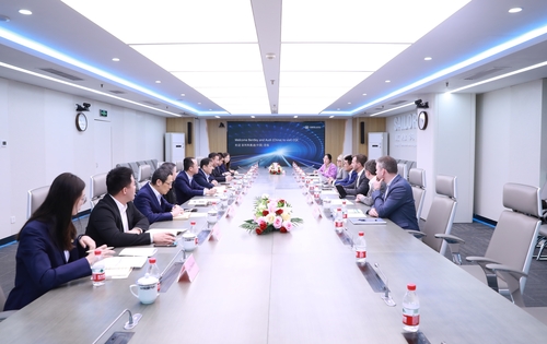 英国宾利汽车有限公司、奥迪（中国）企业管理有限公司一行到访中国质量认证中心1