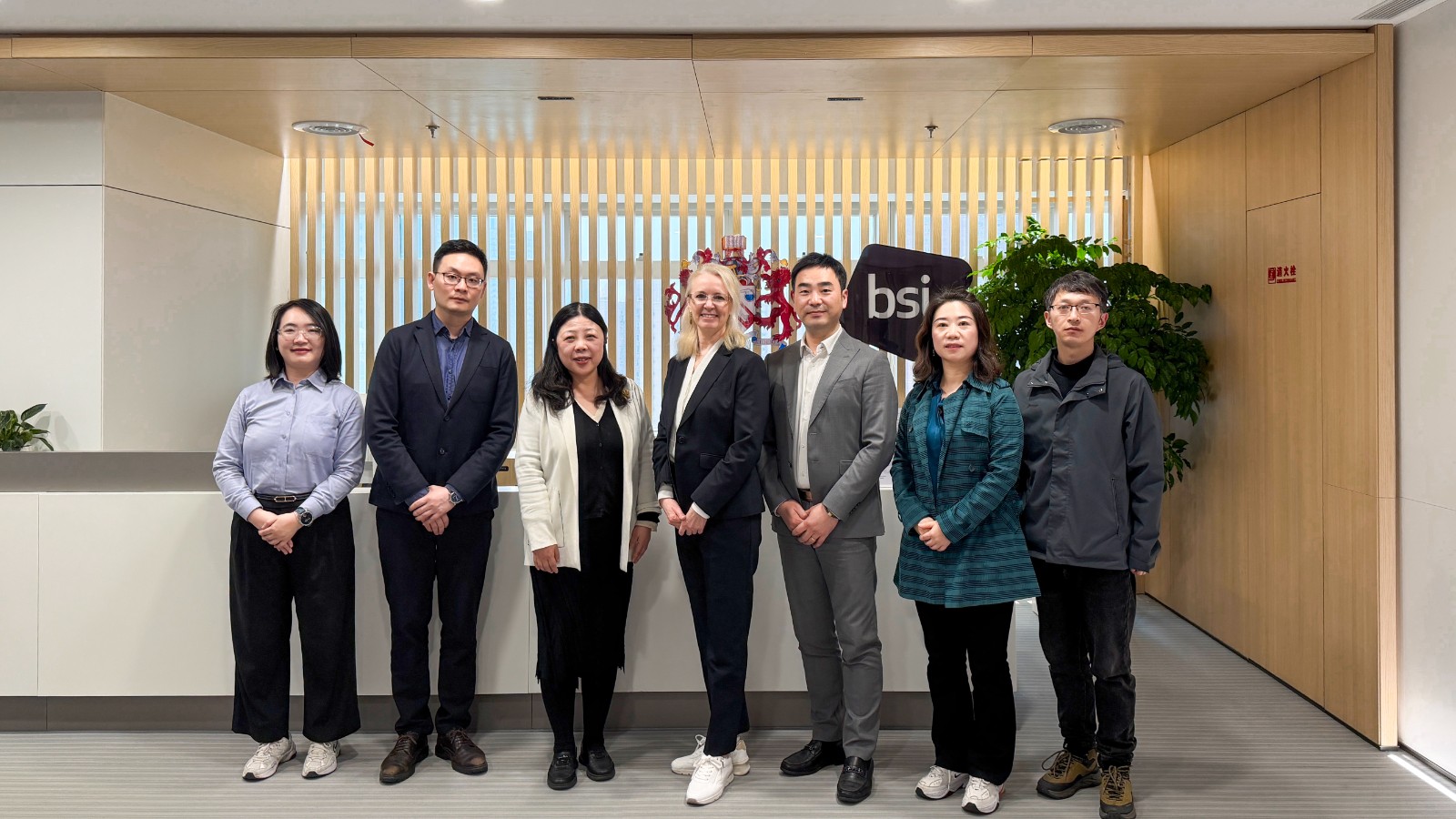 中国质量认证中心上海分中心与英国标准协会进行工作交流