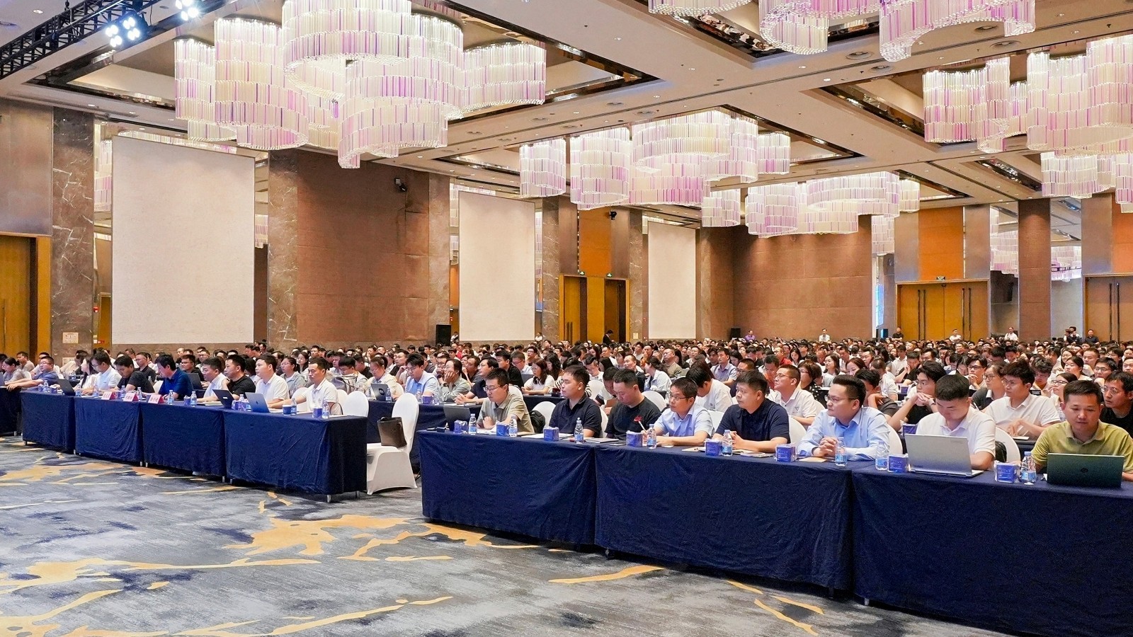 1781166597595 中国质量认证中心于惠州举办移动电源、锂离子电池和电池组强制性产品认证新版实施规则及标准技术交流会2